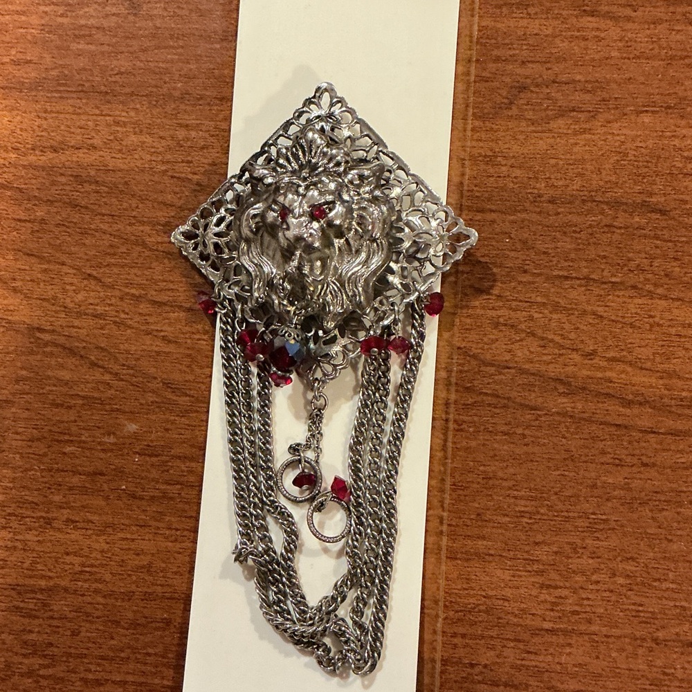 Vintage Elegant Silver and Red Lion Pendant Necklace